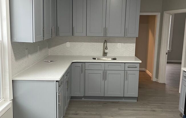 Fully renovated 6 bedroom single family house