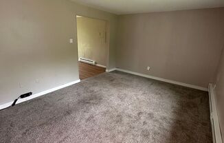 3 beds, 1 bath, $1,400, Unit 18