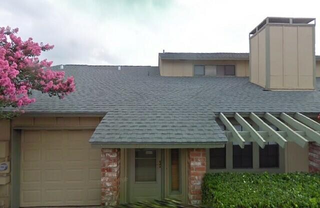 914 W MEADOWMERE LN