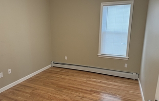 3 beds, 1 bath, 1,200 sqft, $1,600, Unit 1