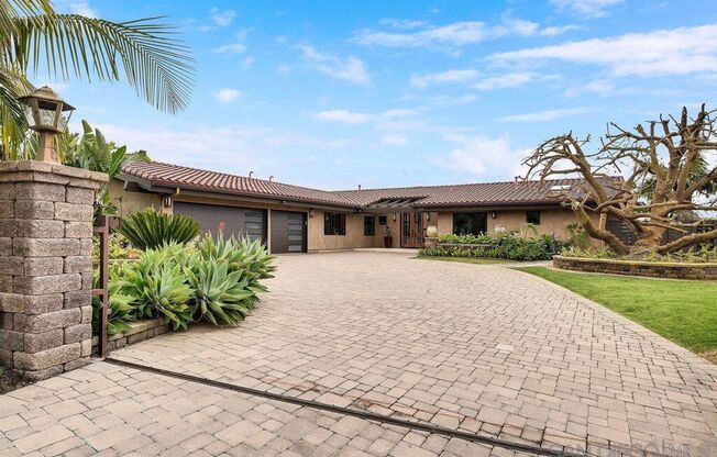 High Above La Jolla Alta-5 Bedroom 3.5 Bathroom Home