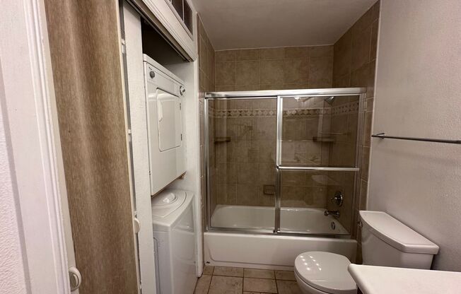 2 beds, 1 bath, $1,495, Unit APARTMENT E