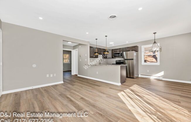 2 beds, 1 bath, 900 sqft, $1,195, Unit Apartment 2