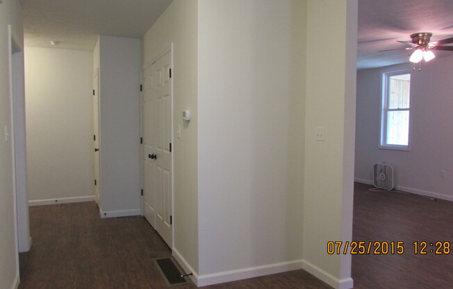 3 beds, 2 baths, $1,400, Unit #16