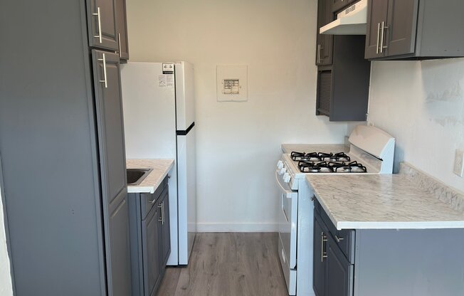 1317 W 97 ST