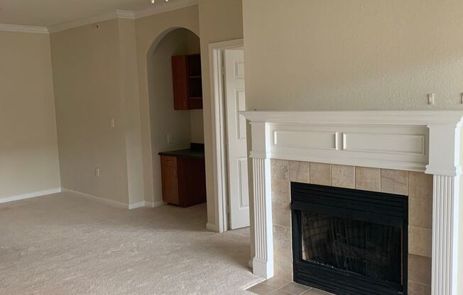 LOVELY TOP LEVEL CONDO IN GERMANTOWN