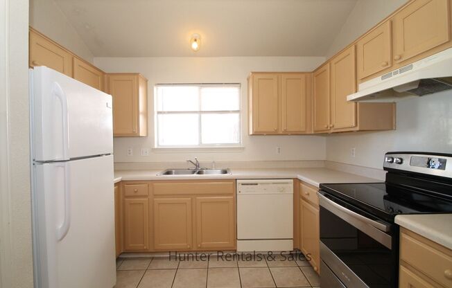 3 beds, 2 baths, $1,325