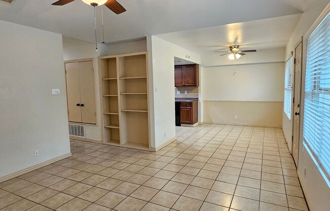 3 beds, 1 bath, 909 sqft, $1,550, Unit Unit B