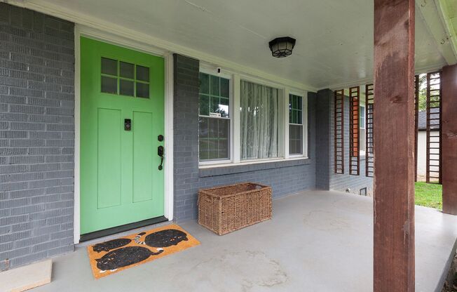 Renovated 3/2 w/ Fenced In Backyard and Courtyard!