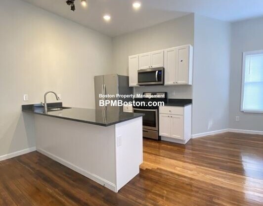 3 beds, 1 bath, 999 sqft, $3,200, Unit 8