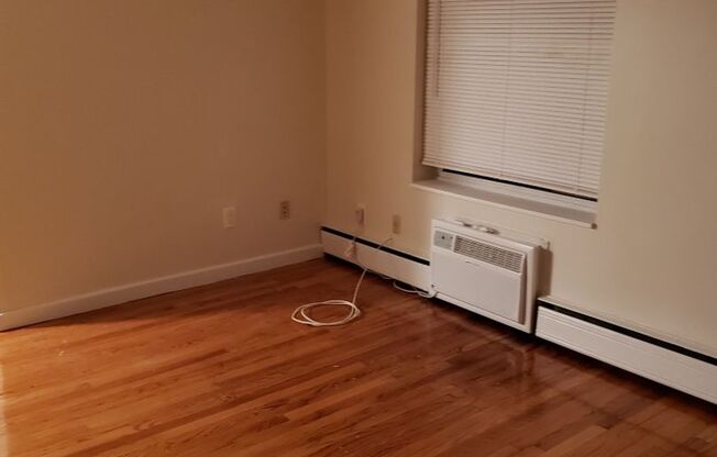 1 bed, 1 bath, 500 sqft, $2,300, Unit 36Big-03