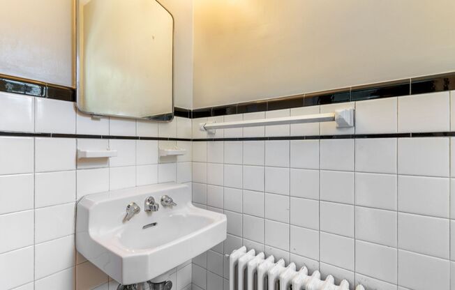3 beds, 2.5 baths, $5,228