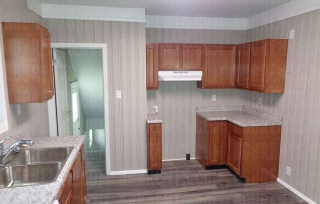 3 beds, 1 bath, $1,050