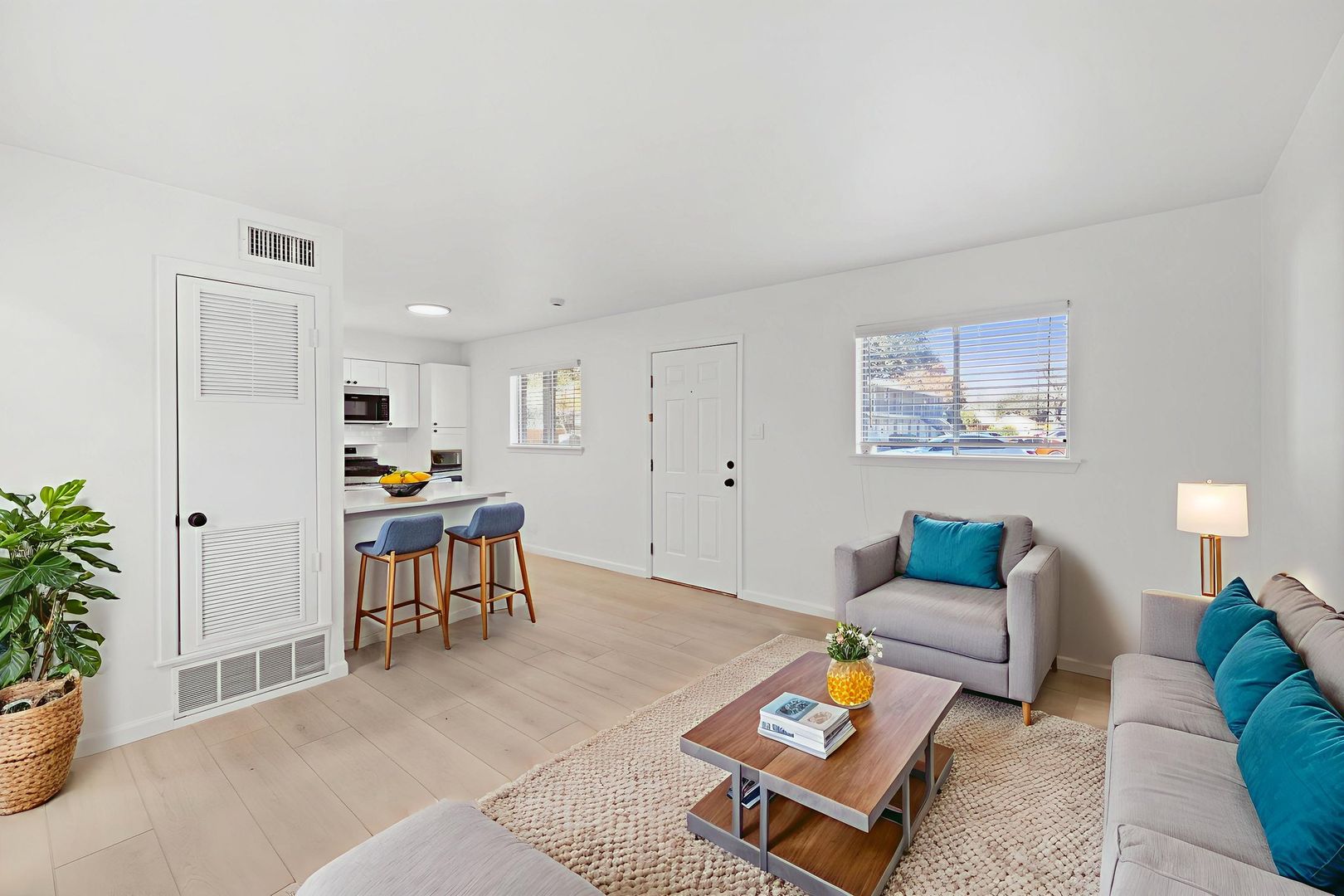 806 E 13th St Unit #108