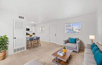 806 E 13th St Unit #108