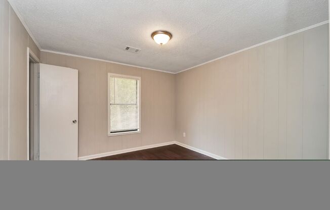 3 beds, 1 bath, $1,100