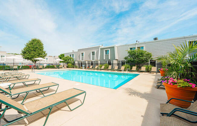 our apartments have a swimming pool and lounge chairs