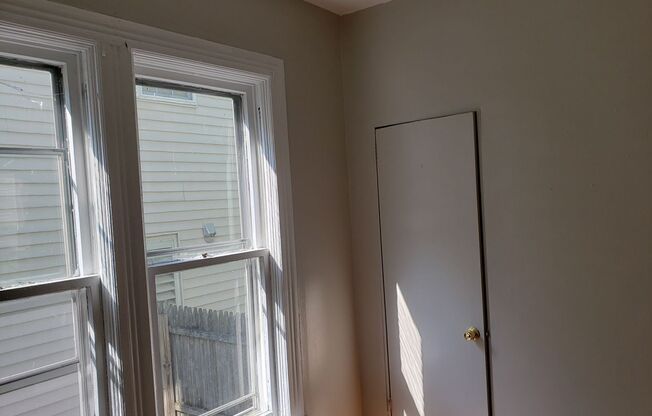 3 beds, 1 bath, $1,299, Unit 1