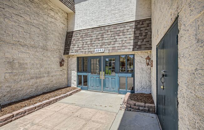 Spacious 1 Bed 1 Bath in the heart of Holly Hills. LEASING SPECIAL SEE INFO BELOW