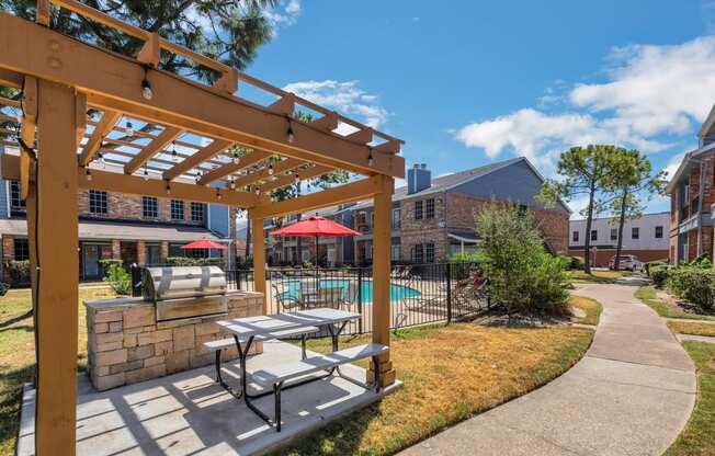 the preserve at ballantyne commons courtyard with picnic tables and a pool