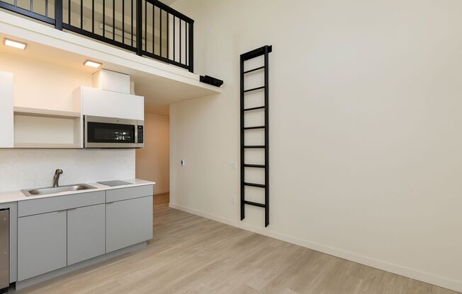 1 bed, 1 bath, 470 sqft, $2,015, Unit 705