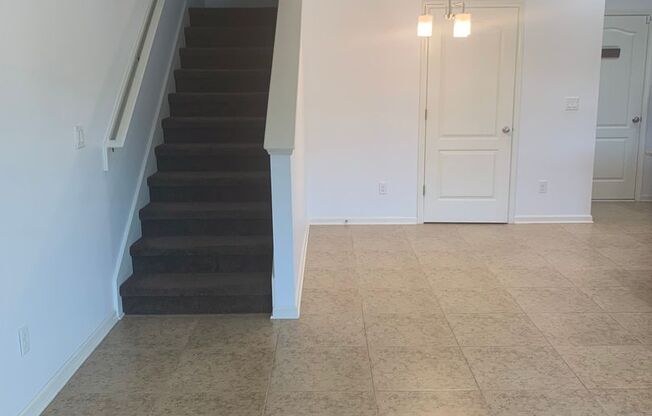 Spacious 3 Bed/2.5 Bath Townhome in Oakleaf