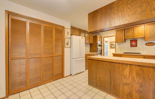3 beds, 2.5 baths, $3,700