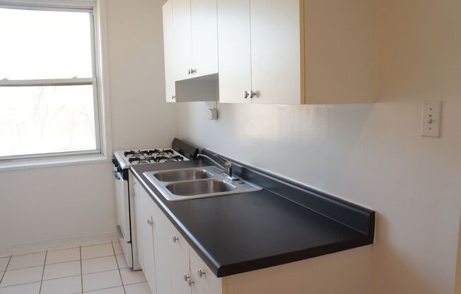 1 bed, 1 bath, 592 sqft, $1,895, Unit 3042-2
