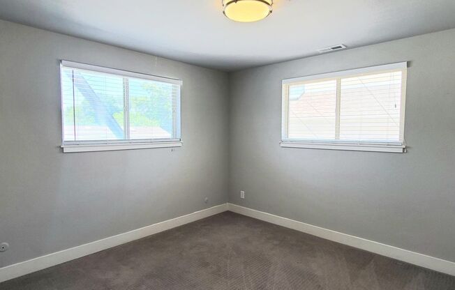 1 bed, 1 bath, 560 sqft, $1,245, Unit 33