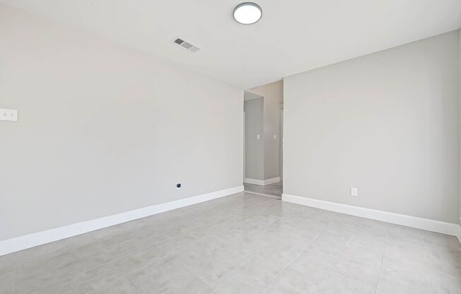 Affordable 4BD/3BA single-family house!