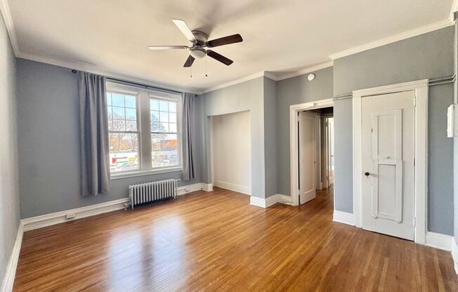 1 bed, 1 bath, $1,095, Unit 220