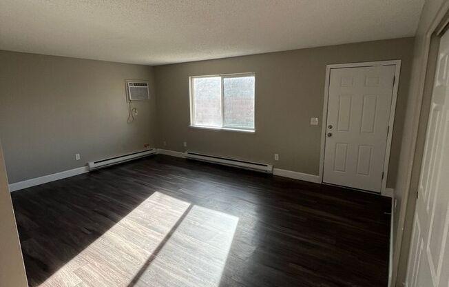 2 beds, 1 bath, $1,625, Unit 13164