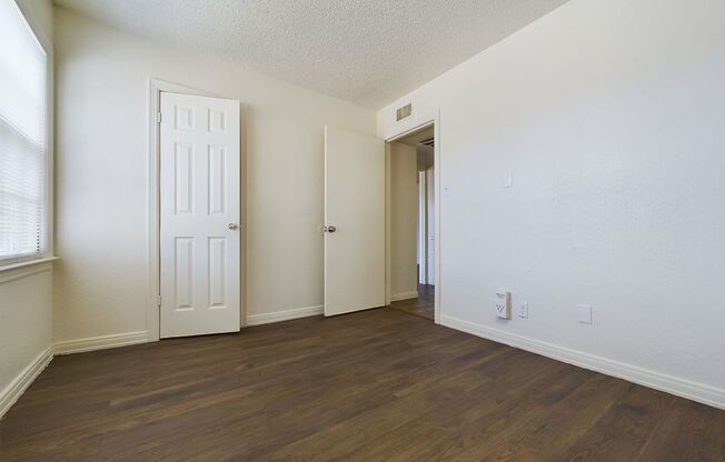 2 beds, 1 bath, 747 sqft, $700