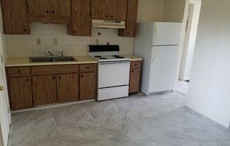 2 beds, 1 bath, $750, Unit 207