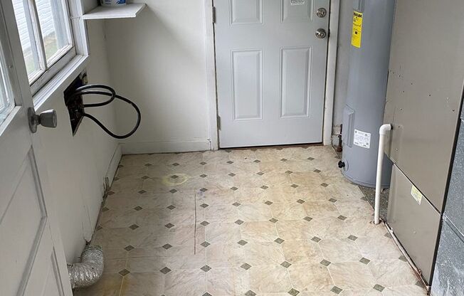 2 beds, 1 bath, $1,000