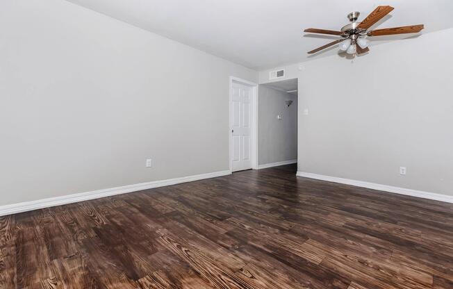 1 bed, 1 bath, 699 sqft, $909