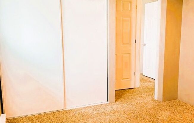 2 beds, 1 bath, 830 sqft, $1,250, Unit B-205