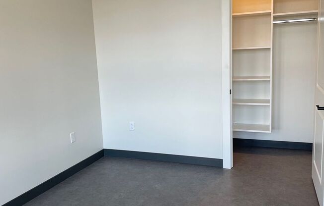 1 bed, 1 bath, 700 sqft, $1,550, Unit 70-407