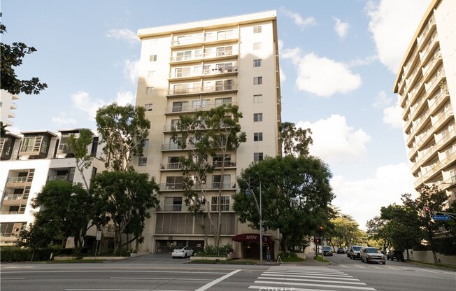 1 bed, 2 baths, 954 sqft, $3,695, Unit 1405