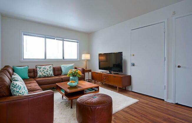 2818 E 31 ST