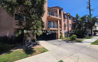 28 CERRITOS AVE
