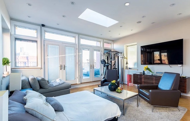 201 W 134 ST