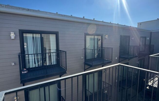 2 beds, 2 baths, 839 sqft, $1,600, Unit 400