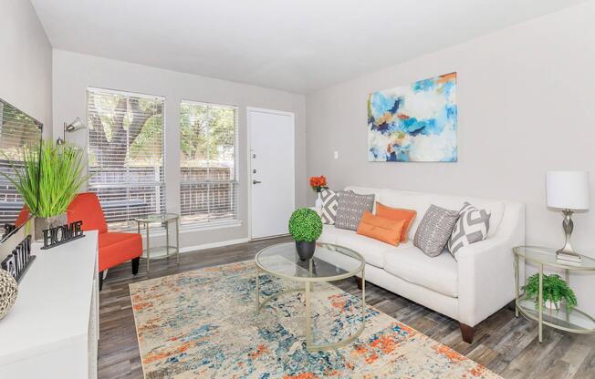 1 bed, 1 bath, 690 sqft, $1,075