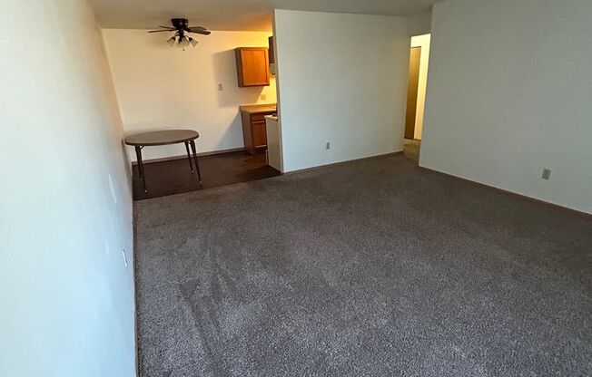 2 beds, 1 bath, 833 sqft, $850, Unit 21