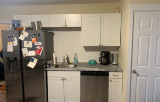 2 beds, 1 bath, $1,500, Unit Apt Back