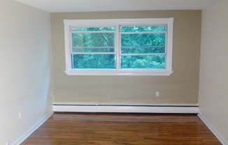 2 beds, 1 bath, $1,895, Unit 11