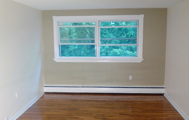 2 beds, 1 bath, $1,895, Unit 11