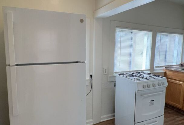 1 bed, 1 bath, 450 sqft, $1,800, Unit 150 Foresthill Avenue