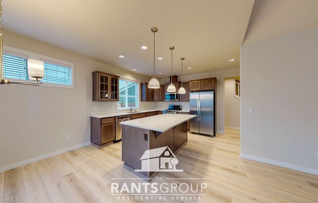 Beautiful Home! Easy JBLM commute!